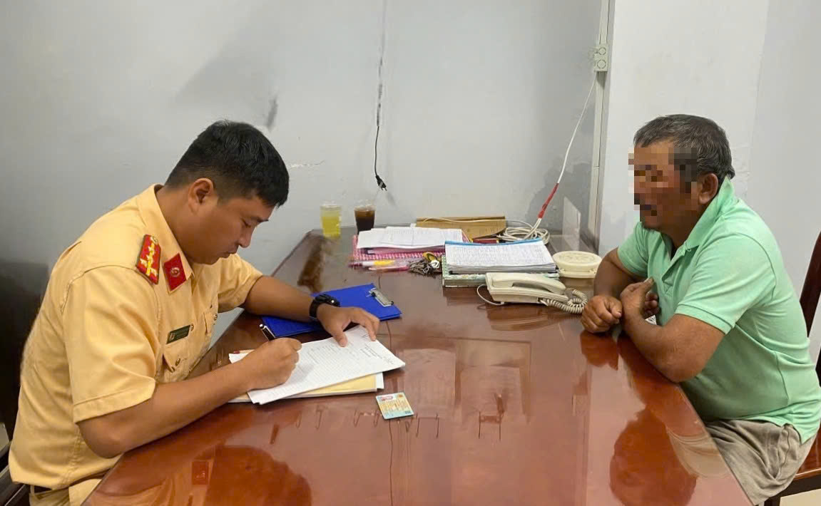 Để bò đi lạc vào đường hầm sông Sài Gòn, người đàn ông bị xử phạt. Ảnh: Công an