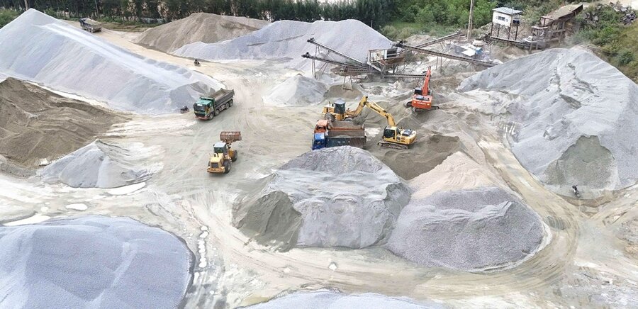 Van Ly Stone mine is owned by Hoang Nguyen Hai One Member Co., Ltd. in Quang Ngai province. Photo: Vien Nguyen