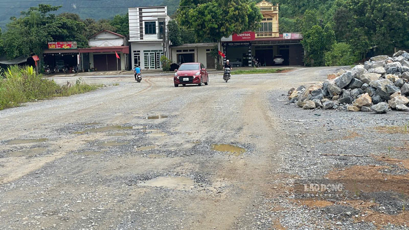 Mot so doan duong chua tham nhua vi vuong mat bang.