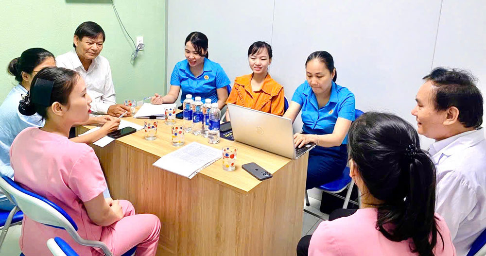 다낭 남프억(Nam Phuoc) 면 노동조합은 기관 및 기업이 기초 노동조합을 설립하도록 동원합니다. 사진: 남프억(Nam Phuoc) 노동조합