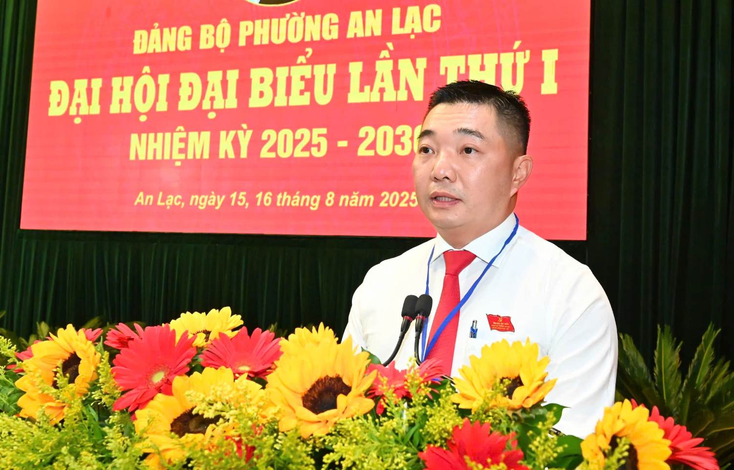 Mr. Le Truong Hai Hieu - Secretary of the An Lac Ward Party Committee - spoke at the congress. Photo: Viet Dung