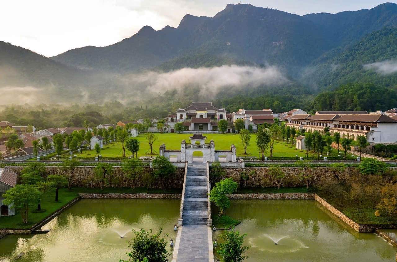 Chuong trinh cong bo gia tri noi bat toan cau cua Di san van hoa the gioi Yen Tu - Vinh Nghiem, Con Son, Kiep Bac duoc to chuc vao toi 17.8.2025 tai Quang truong Minh Tam, Yen Tu. Anh: Viet Anh