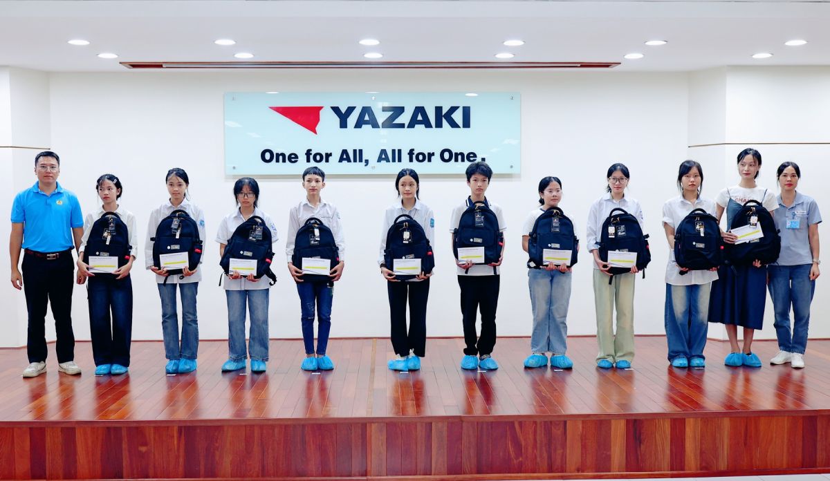 타이빈 야자키 하이퐁 베트남 유한회사 노동조합과 협력하여 노동자 자녀 포상. 사진: 타이빈 야자키 노동조합