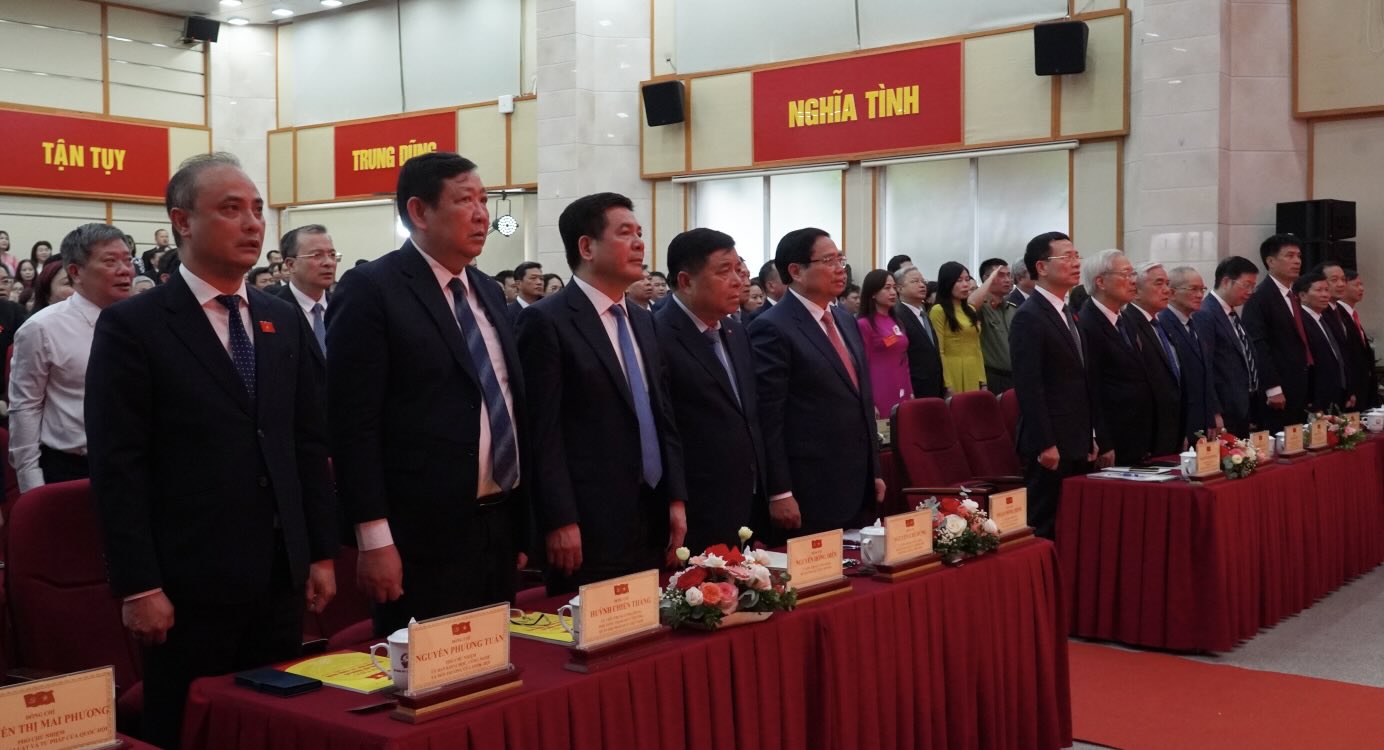 Ve du Dai hoi co Uy vien Bo Chinh tri, Thu tuong Chinh phu Pham Minh Chinh; Uy vien Trung uong Dang, Pho Thu tuong Chinh phu Nguyen Chi Dung.