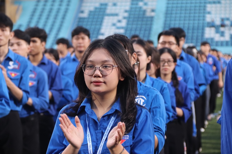 국경일 80주년 기념식을 지원하는 8 800명의 자원 봉사자. 사진: 응우옌 린