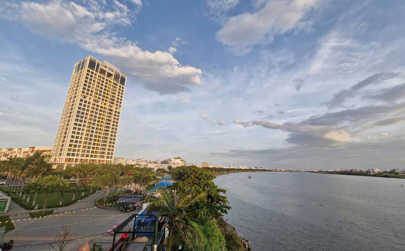 Land fund along the Han River (Da Nang City) attracts investors. Photo: Thu Giang