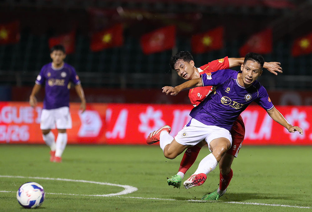 Sau 2 ban thua som, Ha Noi FC no luc tan cong nhung to ra be tac truoc hang thu duoc to chuc tot cua Cong an TPHCM.