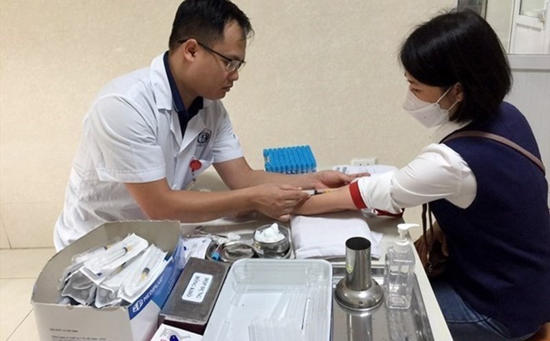 In which cases will the Social Insurance pay directly for health insurance examination and treatment costs for patients? Photo: Lai Thao