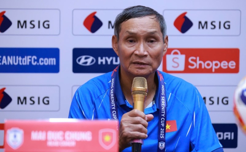Coach Mai Duc Chung held a press conference after the match of the Vietnam women's team. Photo: Pham Thach