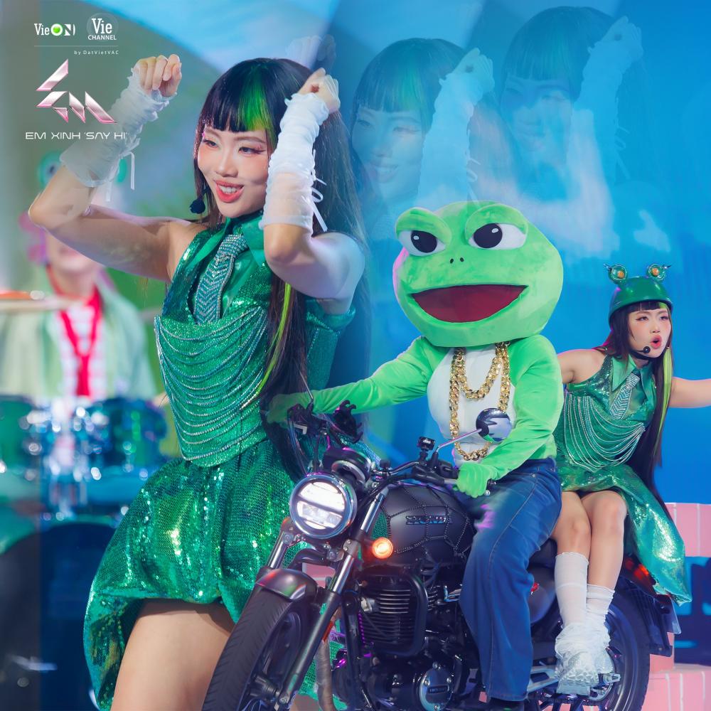 Hinh anh chu ech xuat hien ngap tran trong ca khuc cua Phuong My Chi. Anh: NSX Em xinh say hi