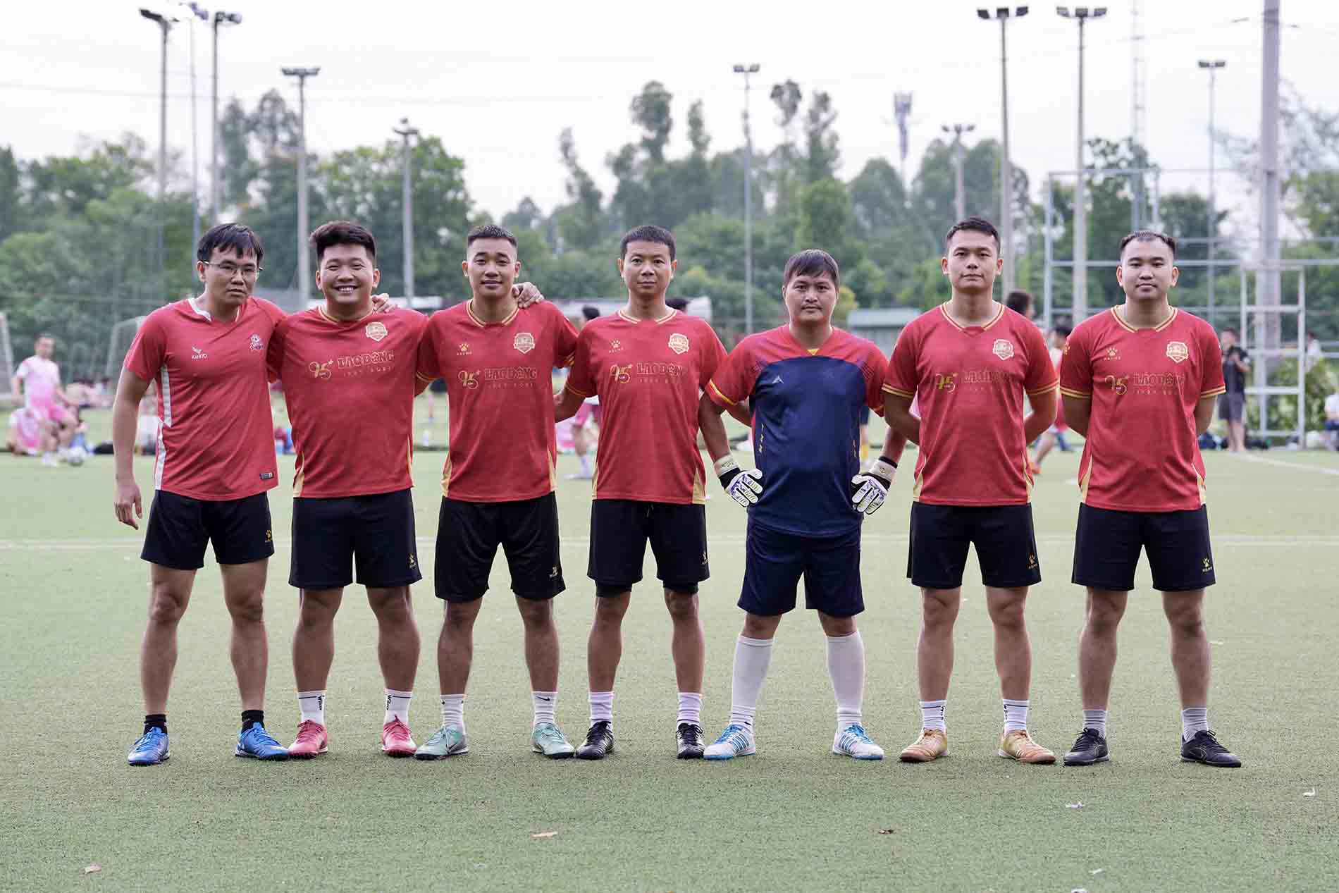 Doi bong Bao Lao Dong vao tran ban ket Cup Doc Lap voi tu cach nhi bang A. Ho “chet hut” o vong bang sau khi thua dam doi VOV o luot cuoi.