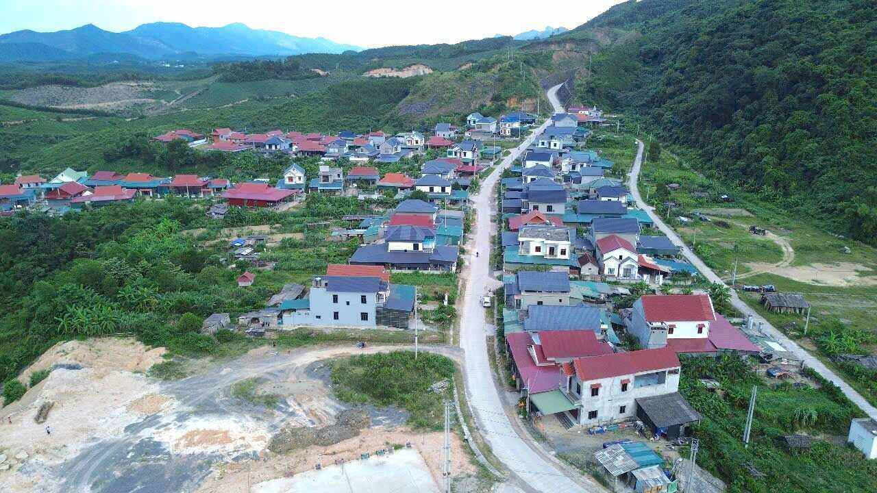 Mot khu tai dinh cu duoc xay dung gan ho Canh Tang. Anh: Dang Tinh