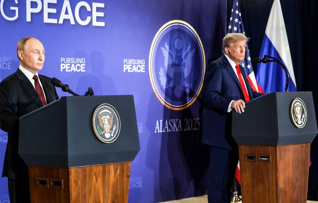 Tong thong Nga Vladimir Putin va Tong thong My Donald Trump hop bao chung sau hoi dam ngay 15.8 tai Alaska. Anh: TASS