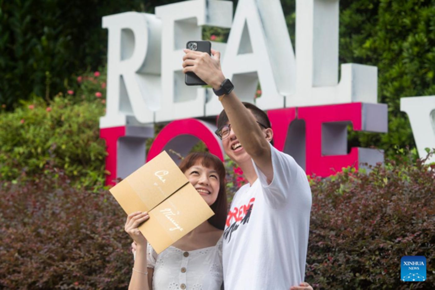 To have a lasting family happiness, both men and women should not compare their husbands and wives with other families. Photo: Xinhua