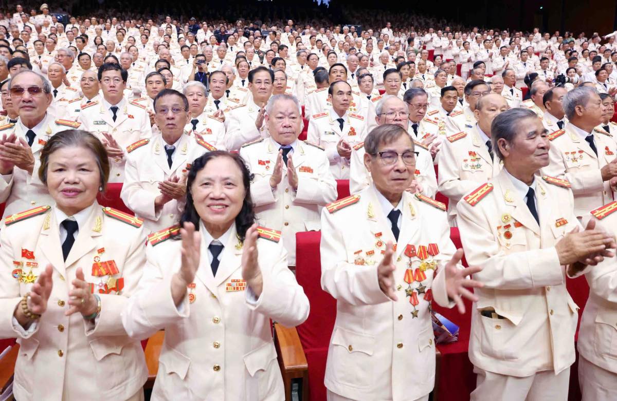 Cac dai bieu du buoi le. Anh: Hai Nguyen