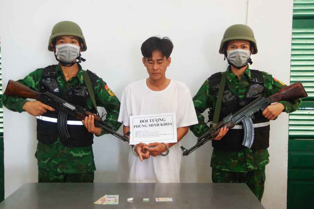 Luc luong chuc nang bat giu doi tuong Phung Minh Khoa. Anh: Van Hoan