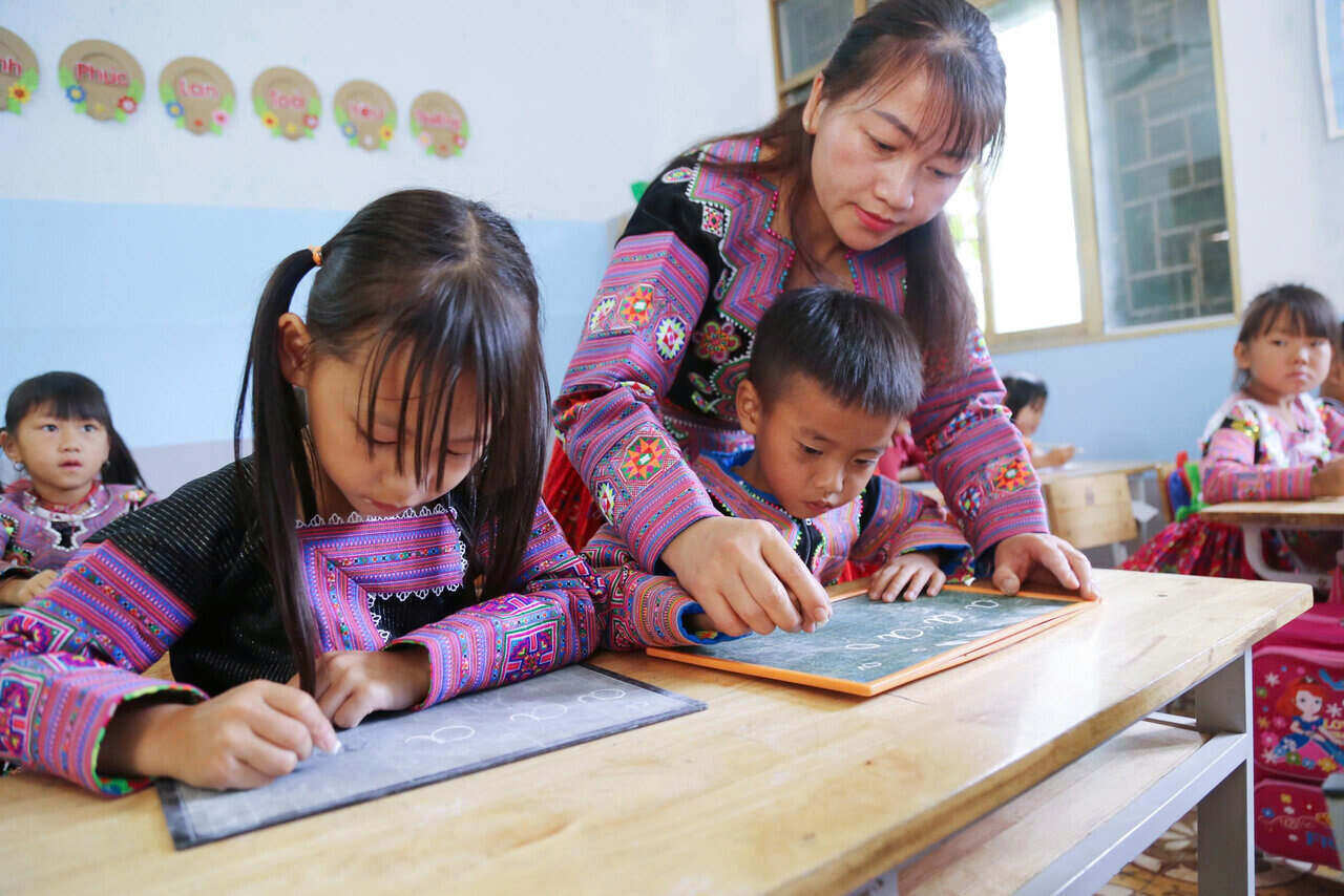 Lop hoc tieng Viet mien phi duoc duy tri suot 4 nam qua da giup tre em nguoi H'Mong tu tin buoc vao nam hoc moi. Anh: Binh Khang