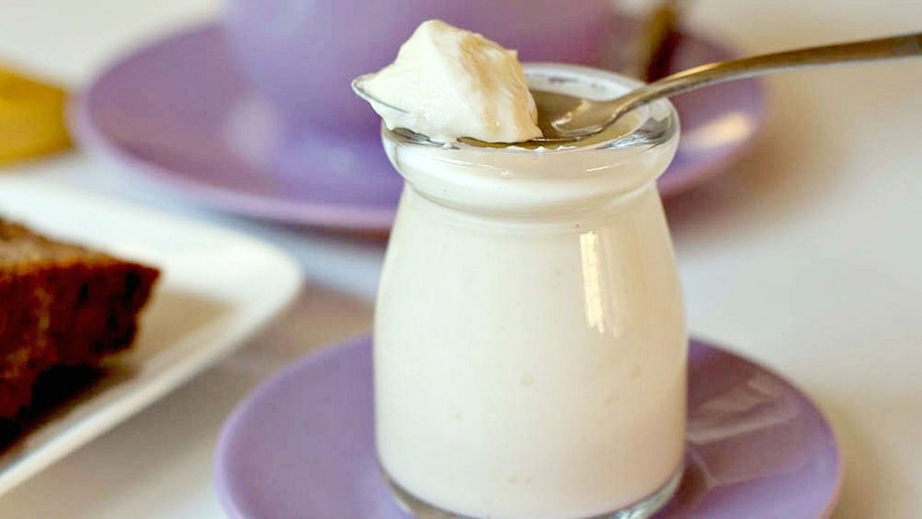 Yogurt is a white food that is good for the intestines. Photo: Bich Nhung