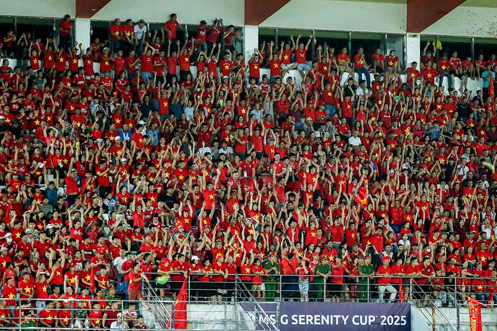 東南アジア女子選手権2025の試合では、観客席が埋まっています。写真:VFF