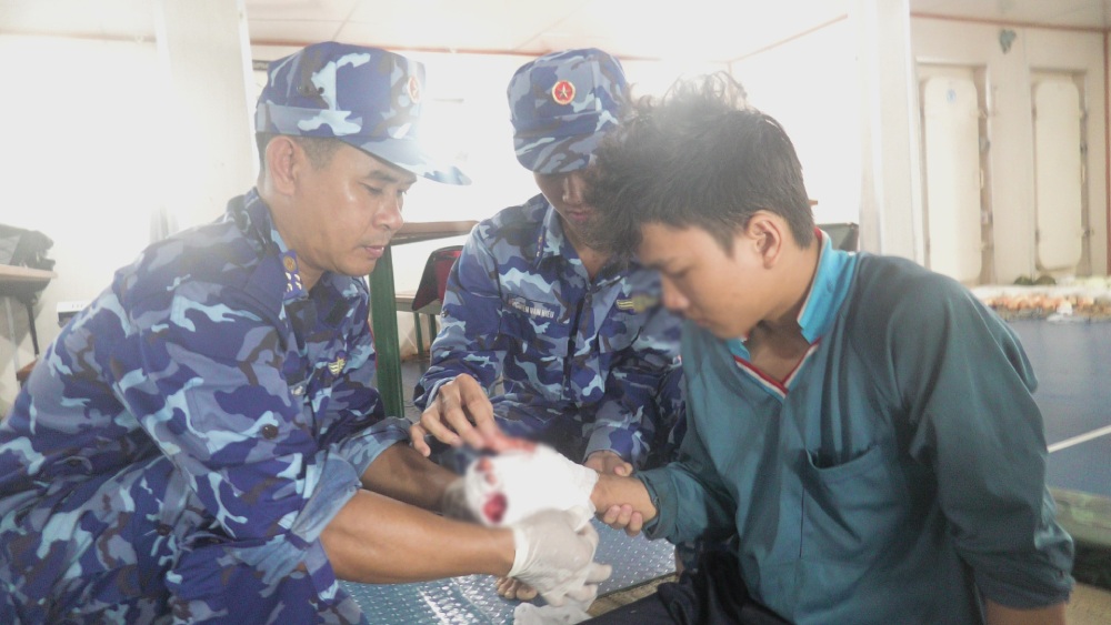 The Coast Guard provided first aid to fishermen in distress. Photo: CSB4 Region Command