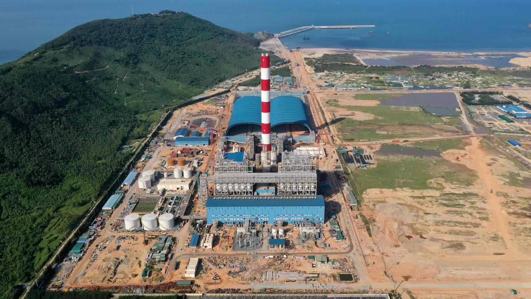 Plant No. 1 of the Quang Trach I Thermal Power Plant Project viewed from above, the investor is committed to controlling emissions when put into operation. Photo: Dien 2 Project Management Board
