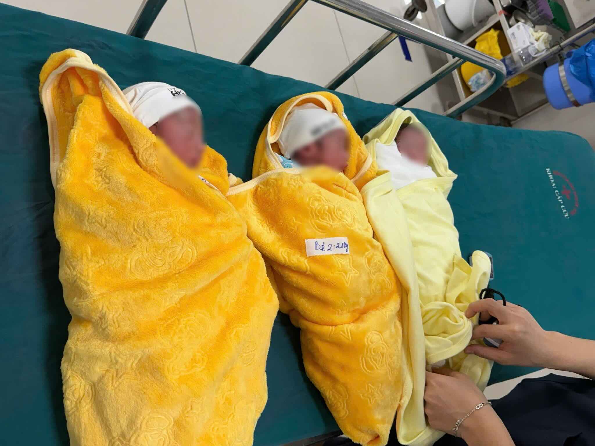 Quang Tri省で妊娠3ヶ月の女性が自然に出産。写真:Tuyen Hoa地域総合病院