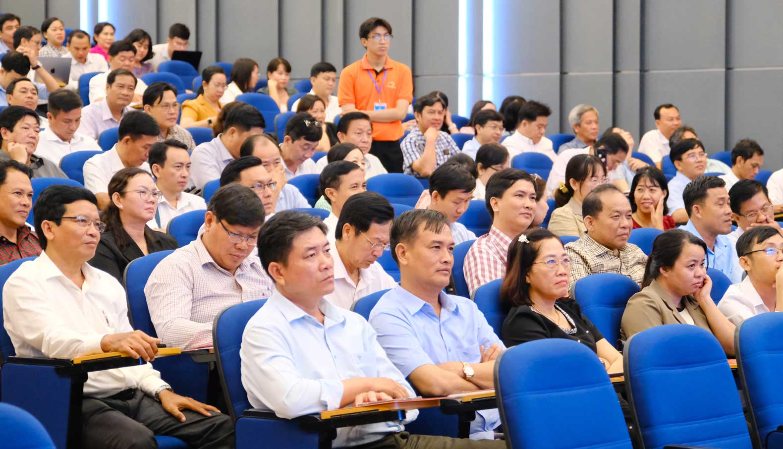 Hoi thao thu hut hon 200. Anh: My Ly