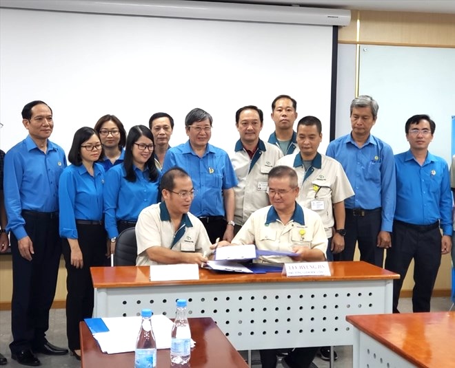 TKG 태광비나 주식회사 이사회와 노동조합 집행위원회 간의 협력 협약 체결식 베트남 노동총연맹이 발족한 '어려움을 극복하고 발전시키는 75 000개의 이니셔티브' 프로그램 시행 (2021년 3월 9일). 사진: HAC