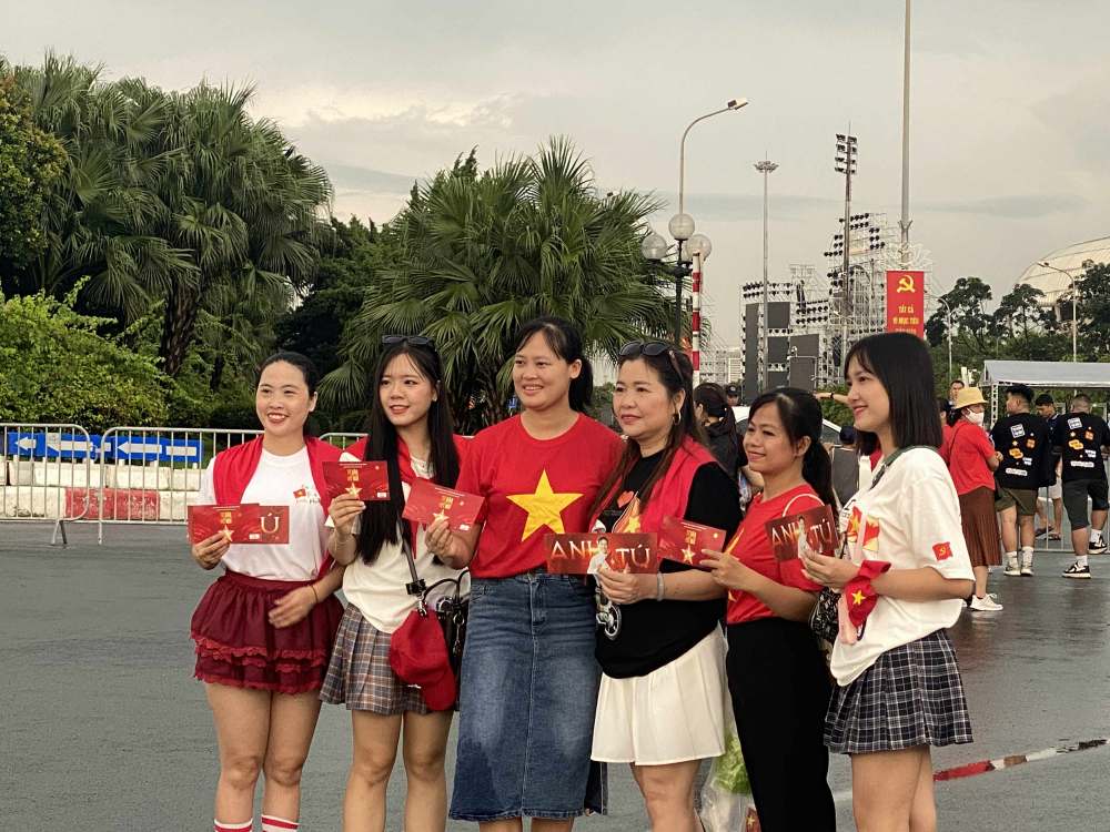 Khan gia hao hung cho xem concert Tu hao la nguoi Viet Nam. Anh: Huyen Linh