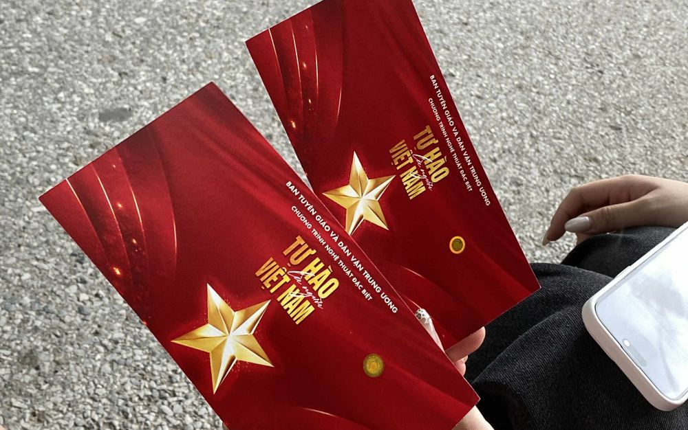 Tickets to the program Proud to be Vietnamese have been sought after for many days. Photo: Huyen Linh