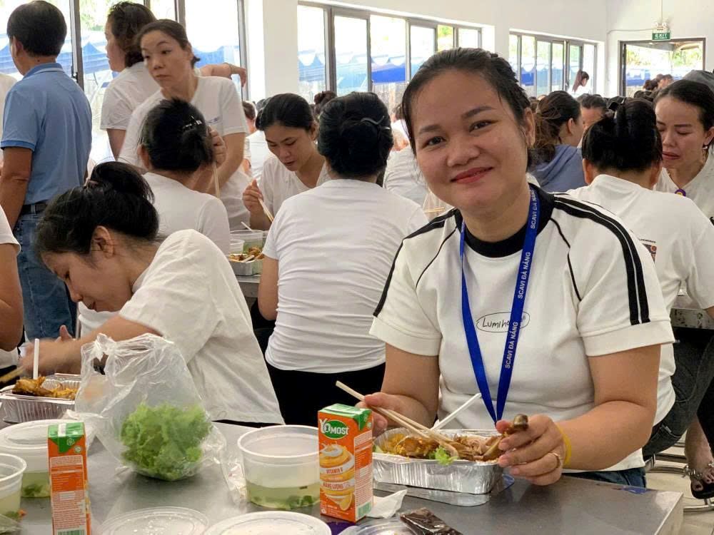 500 workers participated in the warm "Union Meal" in Da Nang. Photo: Thanh Huyen