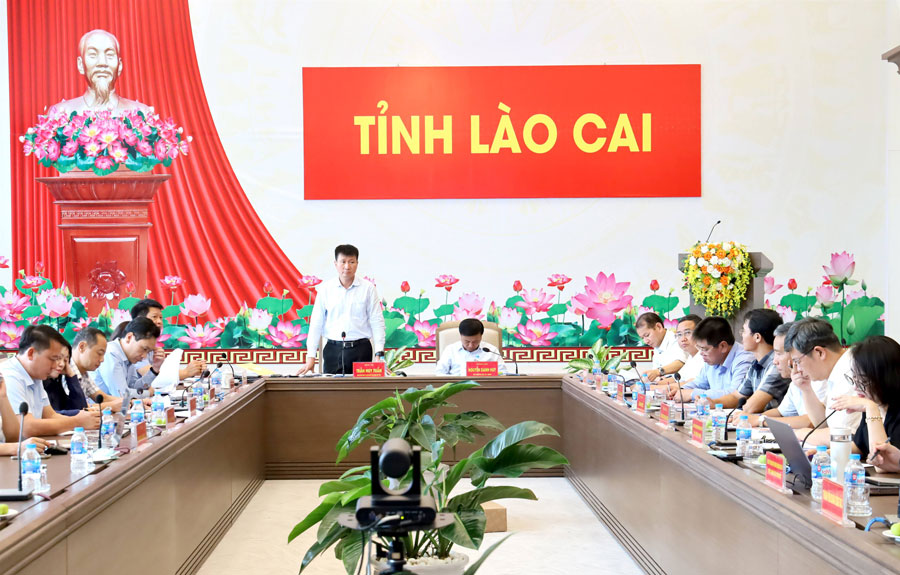 Quang canh buoi lam viec