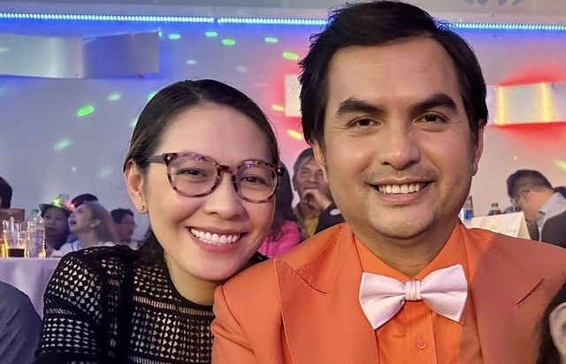 Duc Tien and his wife. Photo: Binh Phuong