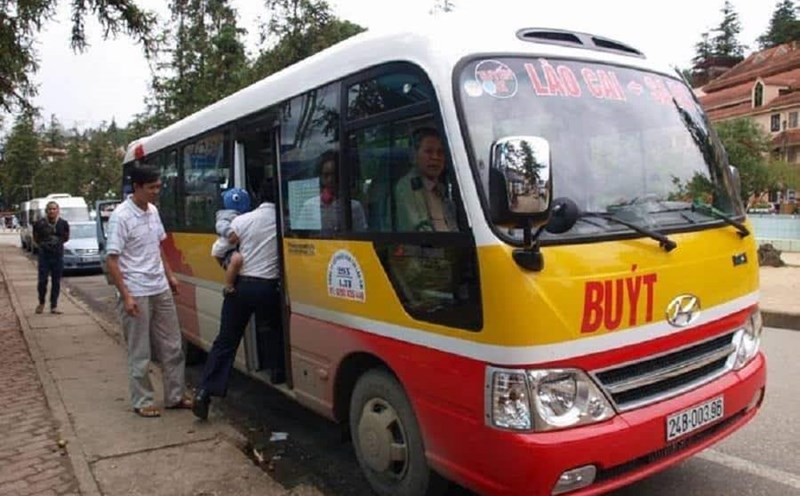 Many officials in Lao Cai choose the bus to travel from home to work. Photo: Lao Cai Provincial Portal