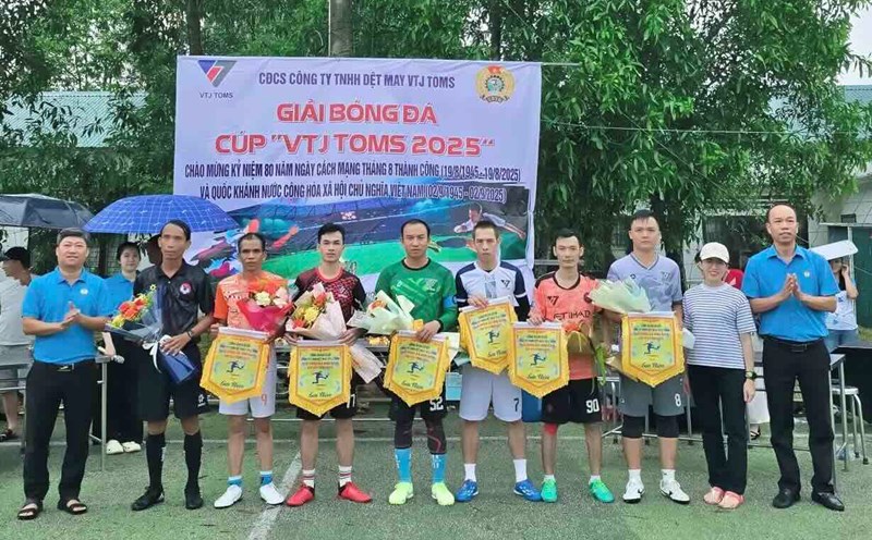 Union members participating in the VTJ Toms 2025 men's football tournament. Photo: VTJ Toms Textile Company Limited Trade Union
