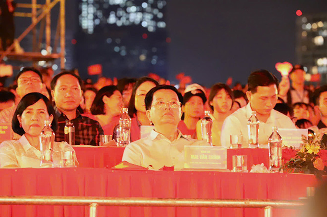 Dong chi Mai Van Chinh, Uy vien Trung uong Dang, Pho Thu tuong Chinh phu tham du concert. Anh: Huyen Chi