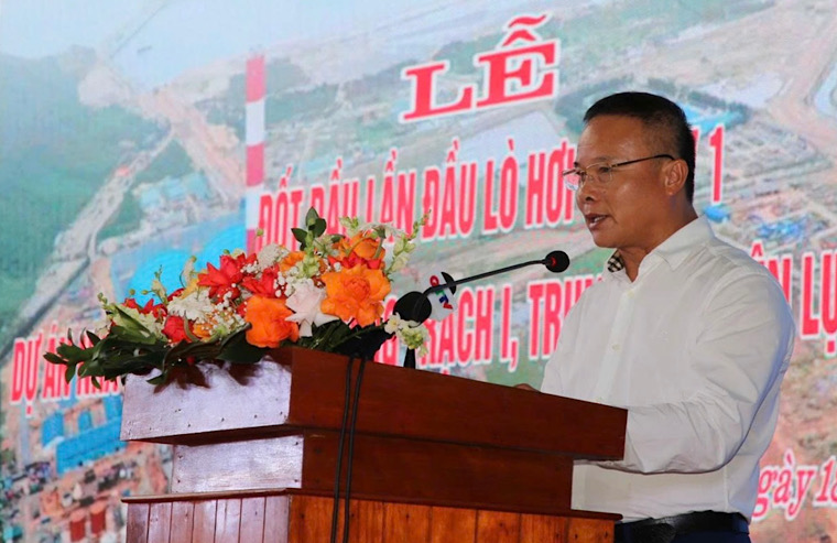 Ong Nguyen Van Thanh - Giam doc Ban Quan ly Du an Dien 2 phat bieu tai buoi le. Anh: Cong Sang