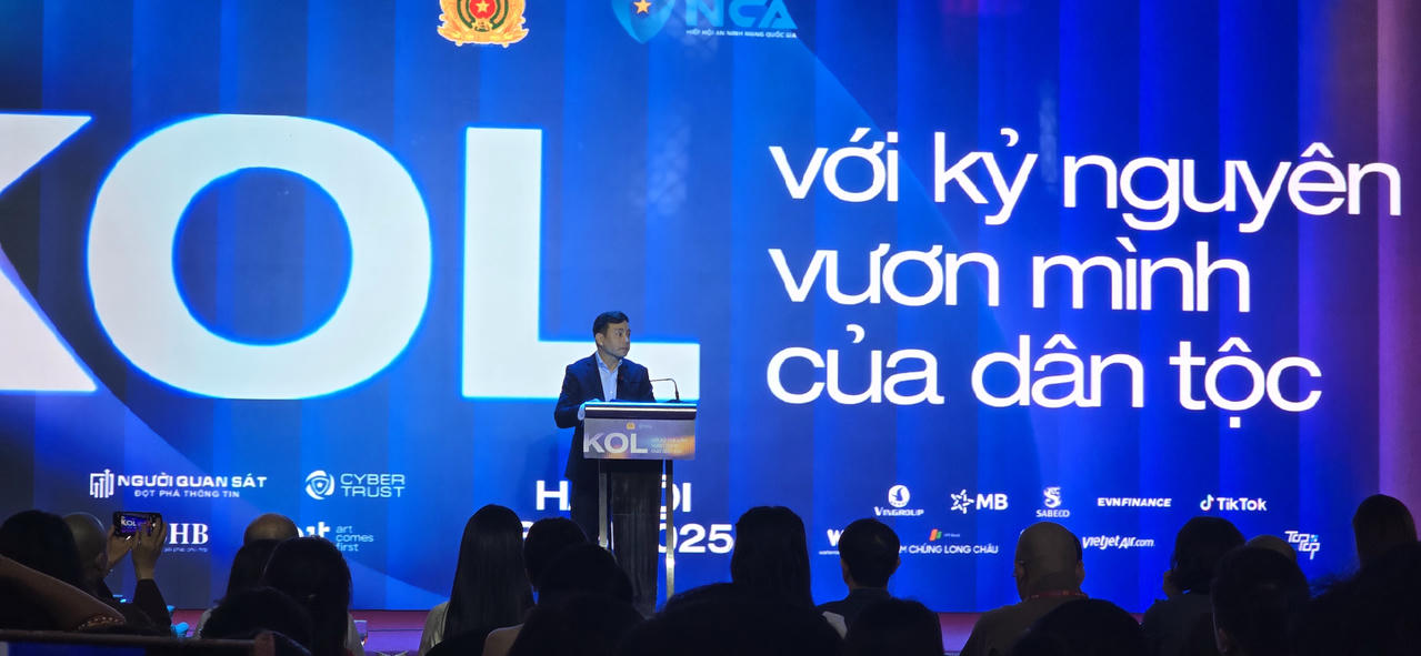 Thieu tuong Le Xuan Minh - Cuc truong Cuc A05 - phat bieu tai Hoi nghi KOL toan quoc. Anh: BTC cung cap