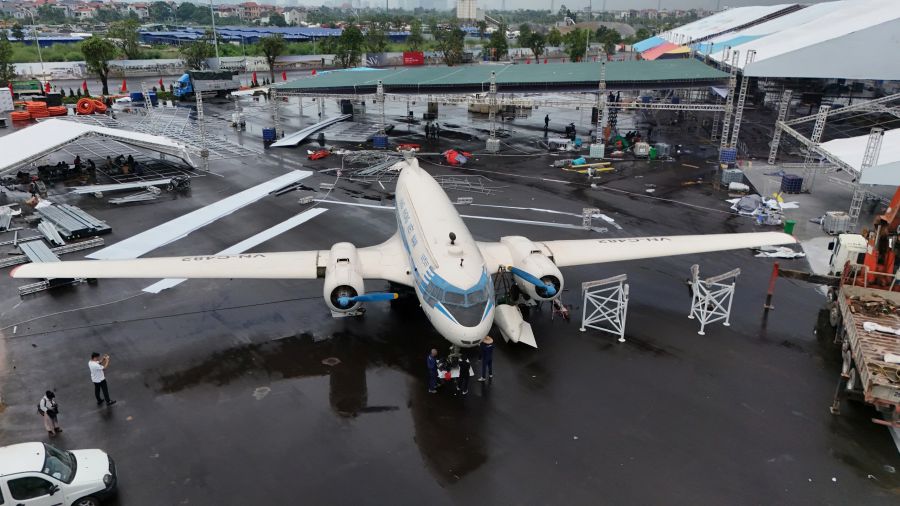 The IL-14 aircraft that once transported Uncle Ho at the Vietnam Exhibition Center, served people during the National Day on September 2. Photo: Hai Nguyen