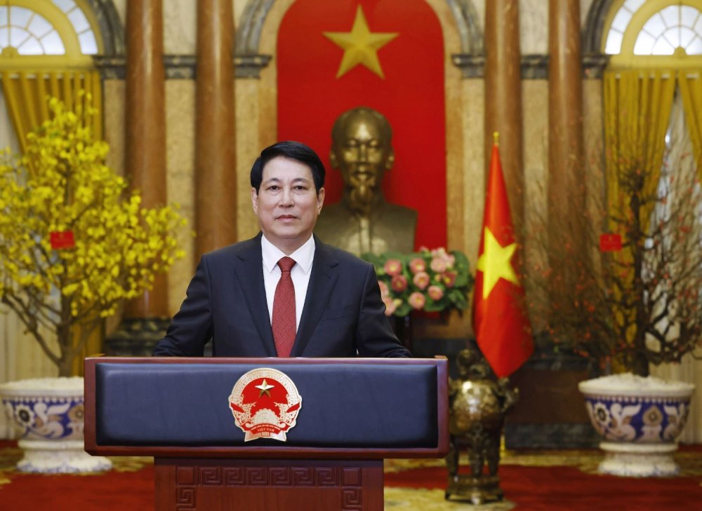 Politburo member and President of the Socialist Republic of Vietnam Luong Cuong wrote an article 80 years of the Vietnam Peoples Public Security with the entire people in the cause of building and defending the Fatherland. Photo: VNA