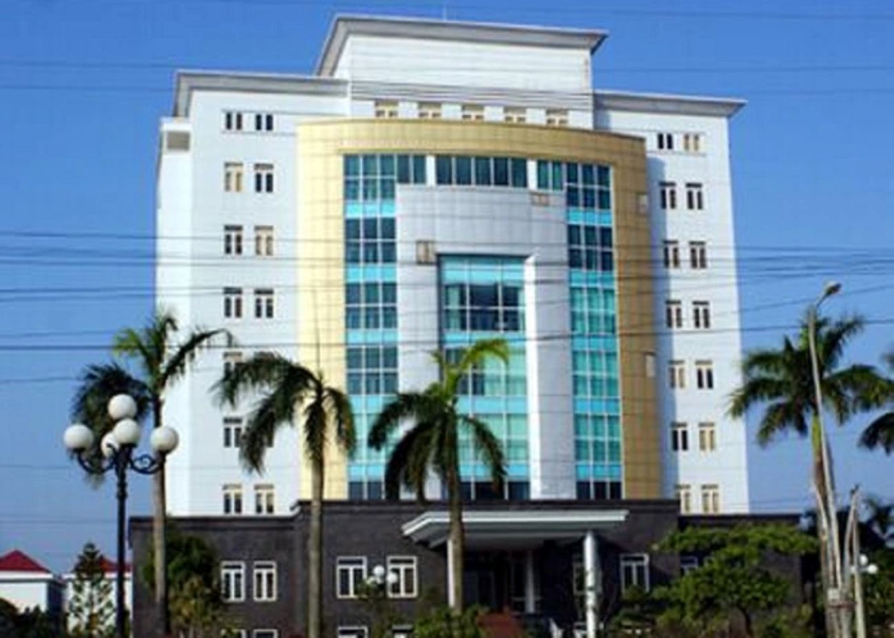 닌빈성 세무국은 외국인 기업 이사 1명에 대해 출국 일시 정지 통지를 발표했습니다. 사진: T.L