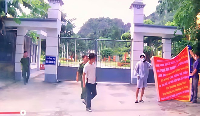 Một cán bộ công an bị chém trọng thương khi làm nhiệm vụ ở Hải Phòng Một cán bộ công an bị chém trọng thương khi làm nhiệm vụ ở Hải Phòng