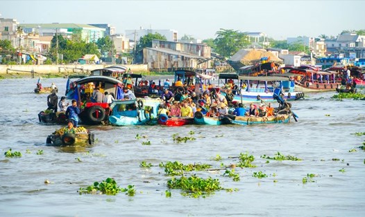 Một góc chợ nổi Cái Răng (TP Cần Thơ). Ảnh: Tạ Quang