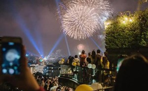 Chi tiền triệu đặt chỗ xem pháo hoa và diễu binh, diễu hành Quốc khánh 2.9