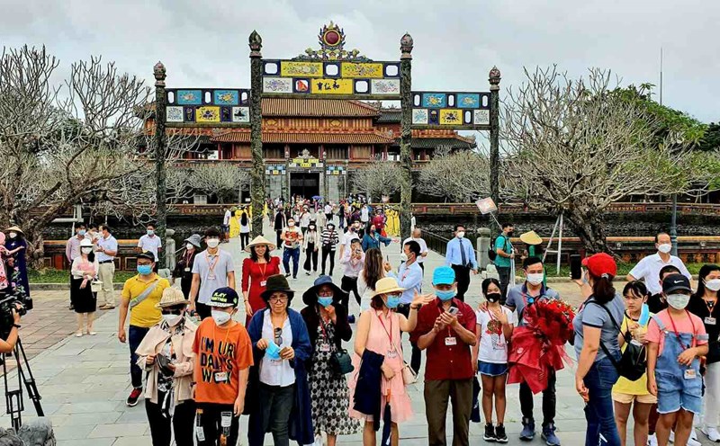 Tourists visit Hue monuments. Photo: Phuc Dat.