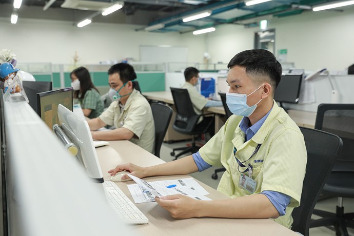 Doan vien thuoc Cong doan co so Cong ty TNHH Samsung Electronics Viet Nam Thai Nguyen co nhieu sang kien khi tham gia Chuong trinh “1 trieu sang kien - no luc vuot kho, sang tao, quyet tam chien thang dai dich COVID-19” mang lai gia tri lam loi cao. Anh: Ha Anh