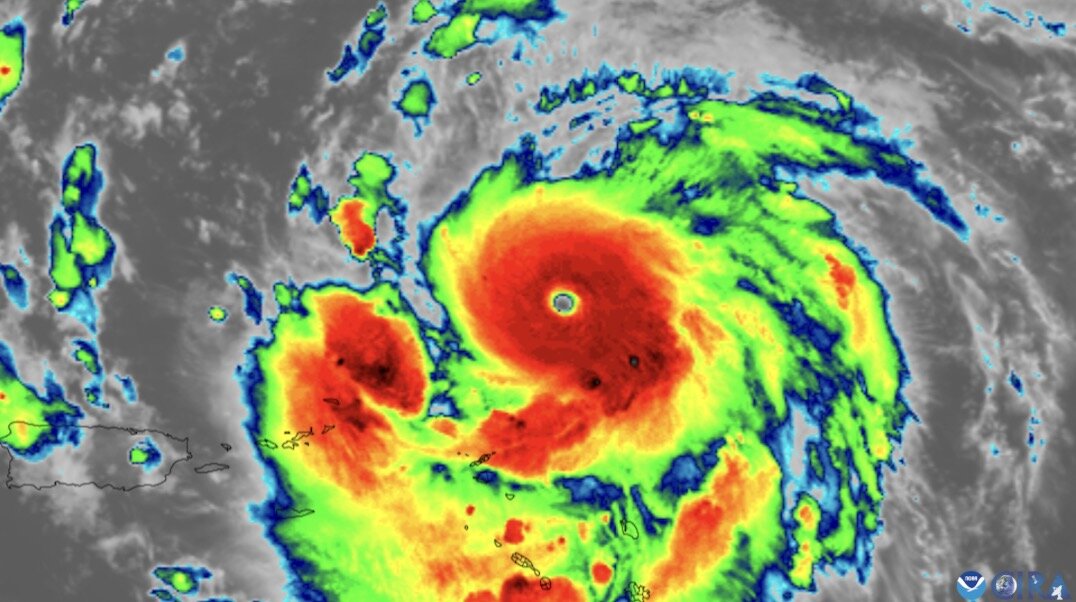 태풍 에린은 시즌 초부터 가장 강력한 태풍입니다. 사진: NOAA