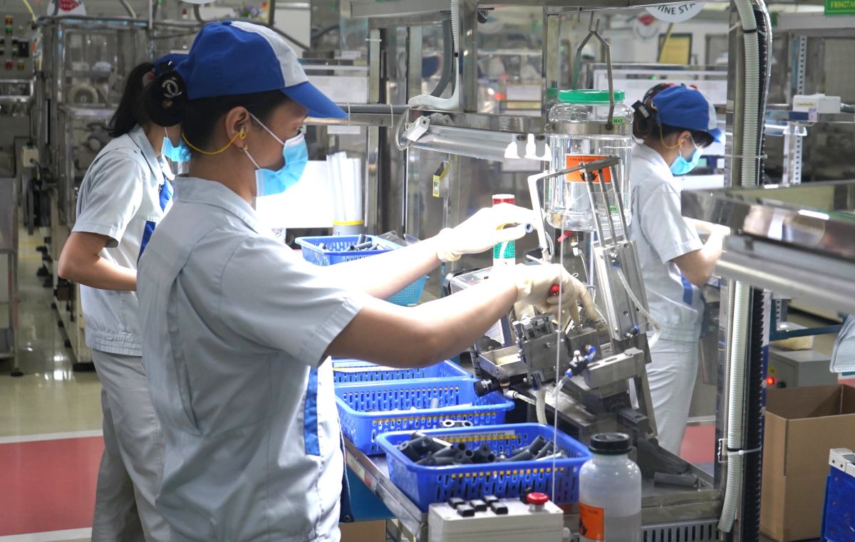 Phong trao Lao dong gioi - Lao dong sang tao lan toa rong khap trong CNVCLD TP Hai Phong. Ảnh: Mai Dung