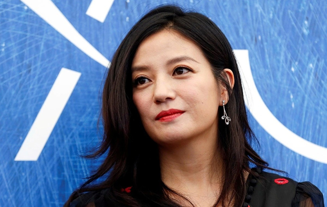 Trieu Vy tung bi “phong sat” vi vuong be boi. Anh: Xinhua