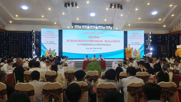 Quang canh hoi nghi xuc tien dau tu thu hut hang tram doanh nghiep tham gia. Anh: Thanh Tuan 